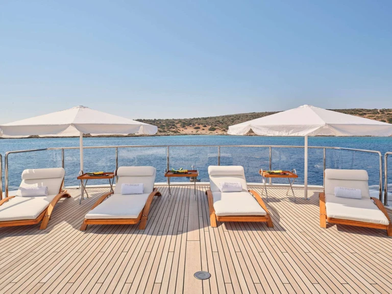 Rent a Benetti SUNDAY Athens