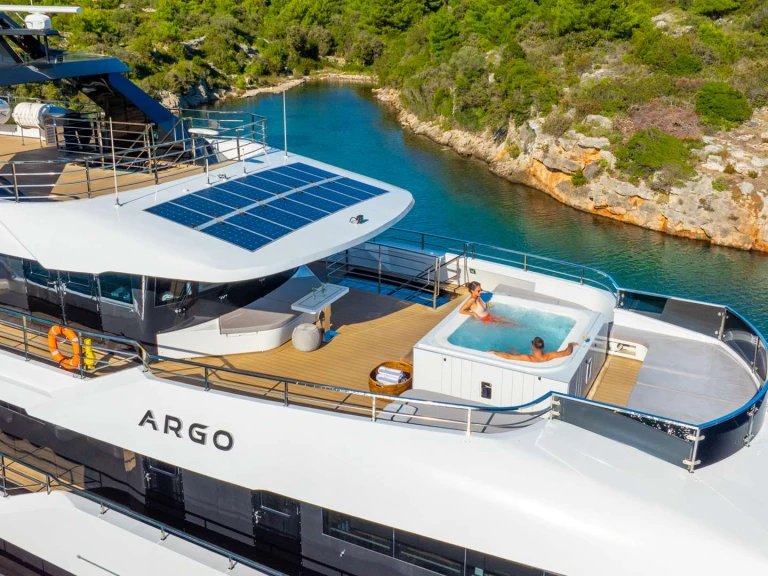 Bareboat Rental Luxury Yacht Custom with a boat licence