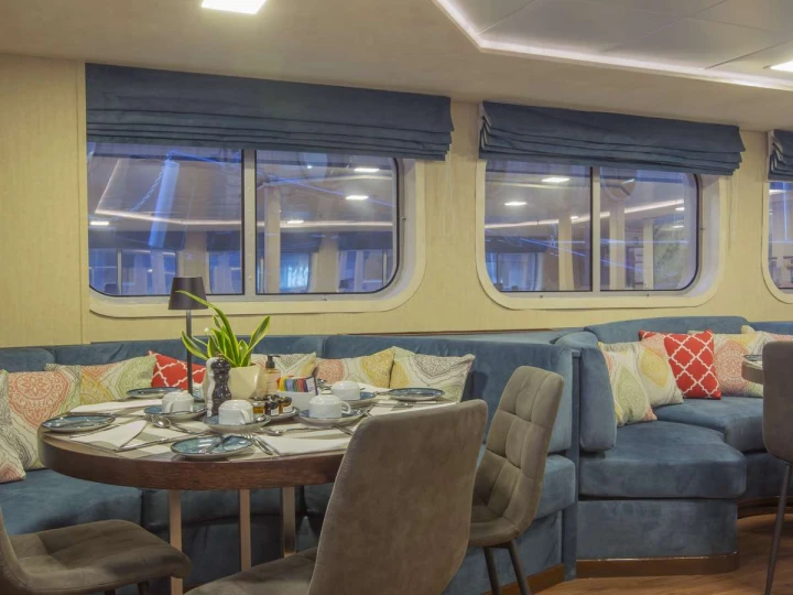 Yacht charter Naples cheap Harmony V