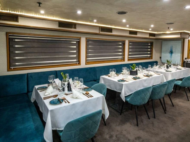 Luxury Yacht rental with or without captain Custom Piraeus