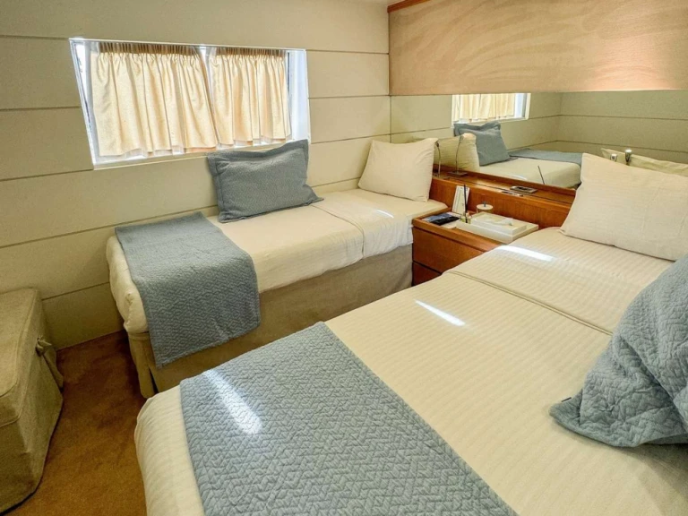 Luxury Yacht for rent Piraeus at the best price