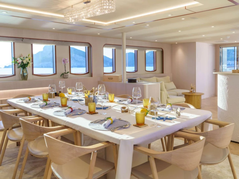 Bareboat Rental Luxury Yacht Custom with a boat licence