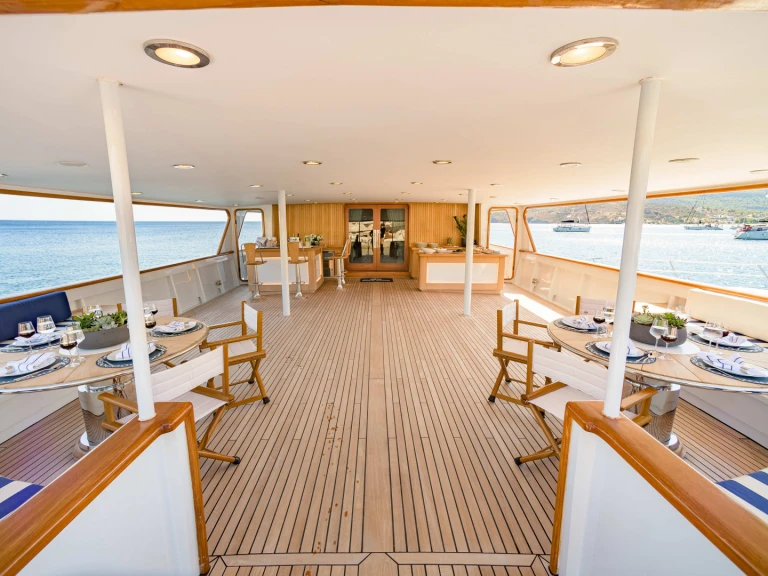 Luxury Yacht for rent Athens at the best price