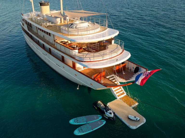 Luxury Yacht for rent Split at the best price