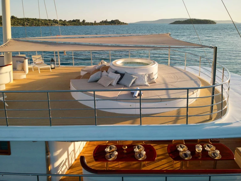 Yacht charter Split cheap Bellezza