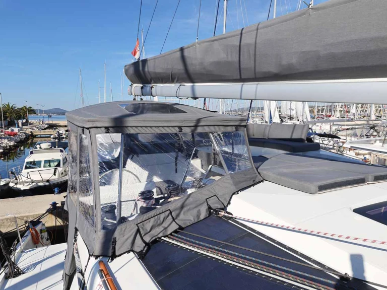 Catamaran rental in Trogir - Fountaine Pajot Tanna 47