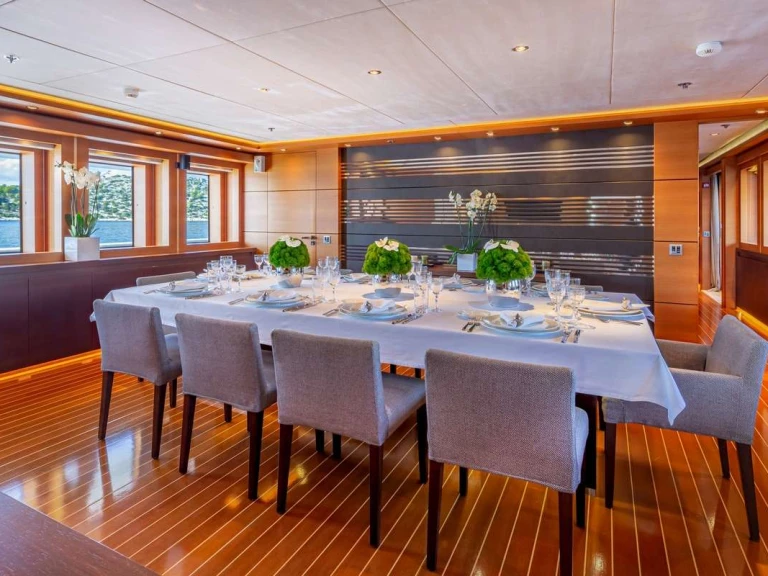 Bareboat Rental Luxury Yacht Mondomarine with a boat licence