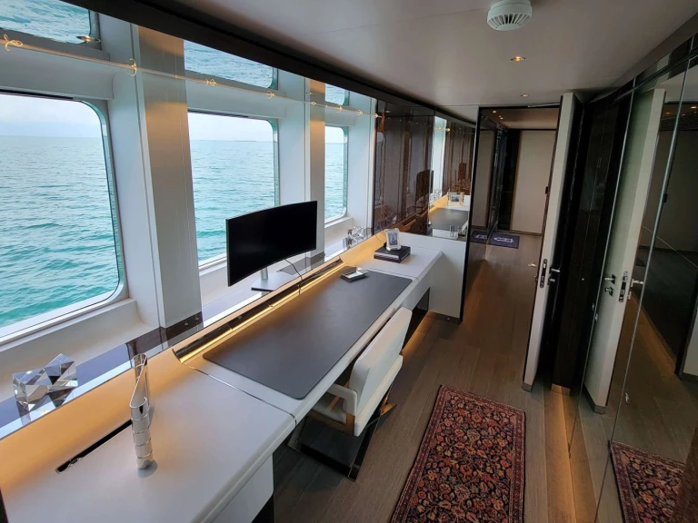Yacht charter Nassau cheap KNIGHT