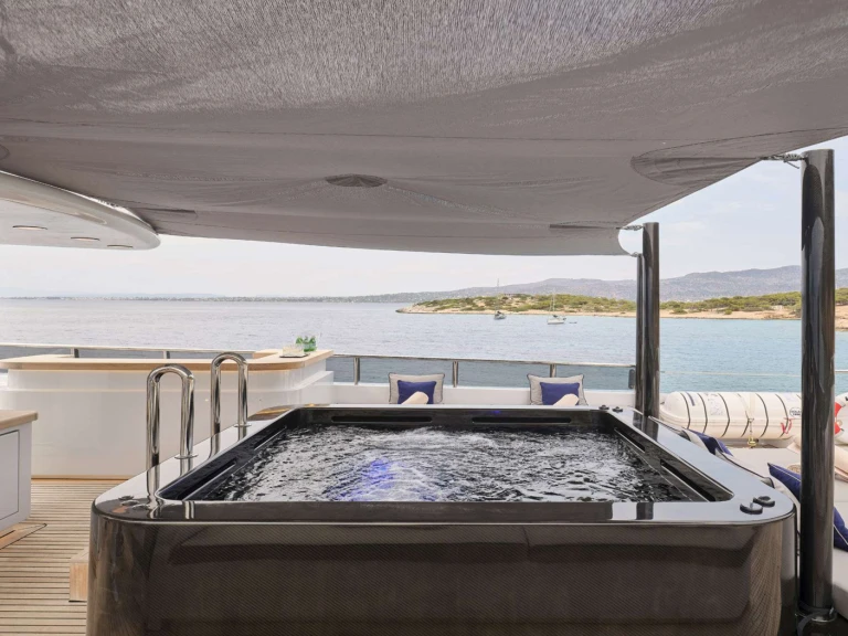 Luxury Yacht rental in Athens - Codecasa INVADER