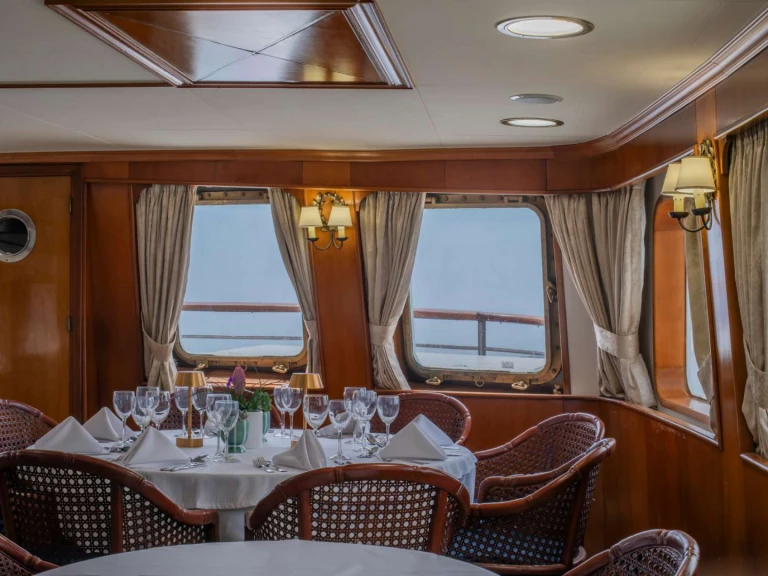 Luxury Yacht rental with or without captain Custom Piraeus