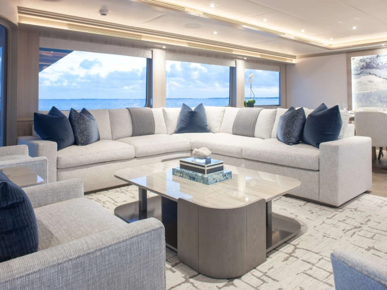 Luxury Yacht for rent Nassau at the best price