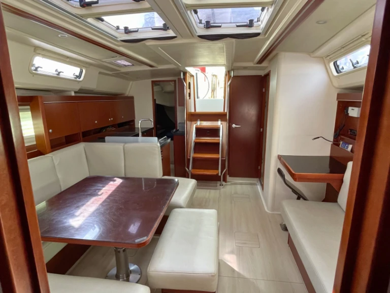 Rent a Hanse Hanse 455 Alimos