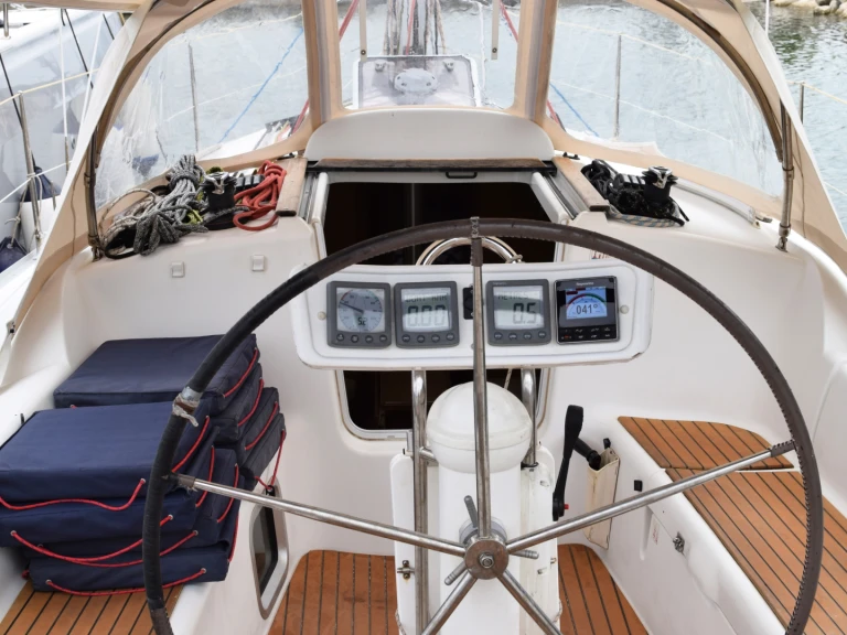 Boat rental Jeanneau Sun Odyssey 32i in Pula on Samboat