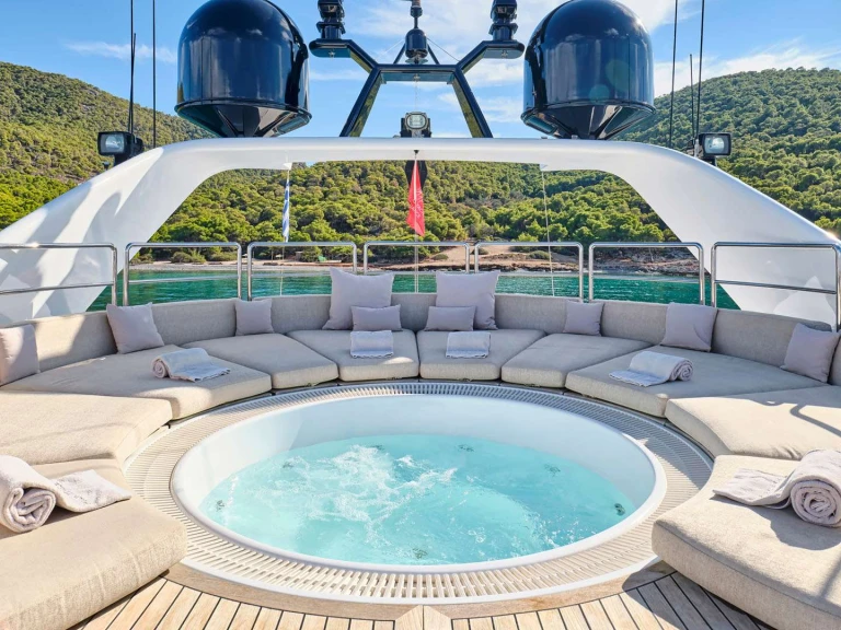 Luxury Yacht rental with or without captain Heesen Athens