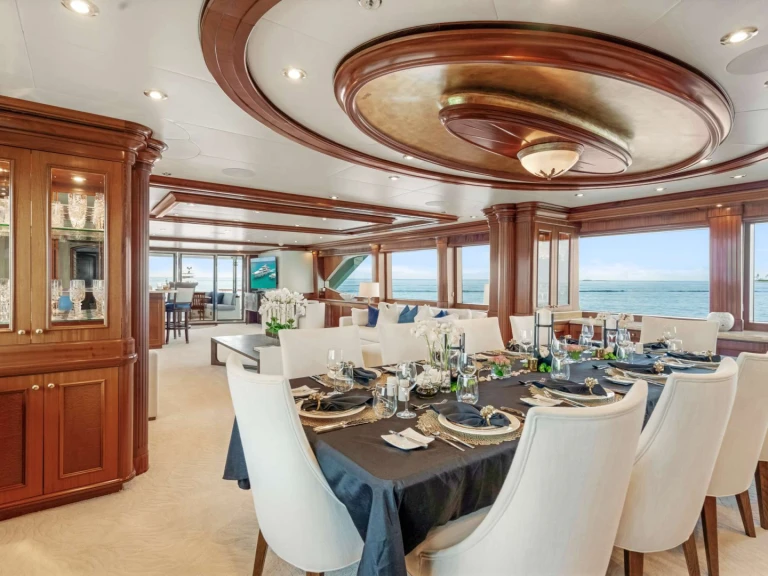 Luxury Yacht rental in Nassau - Richmond Yachts MISS STEPHANIE