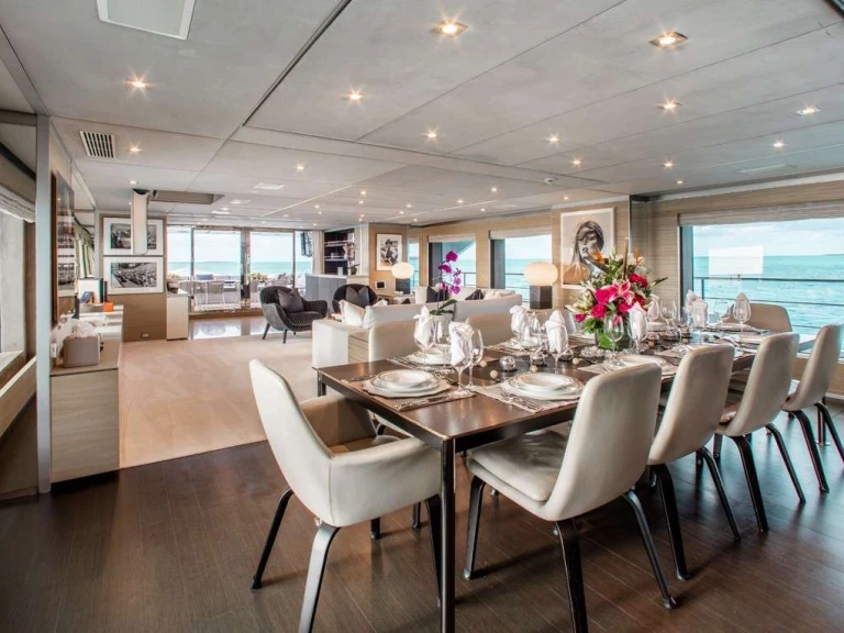 Luxury Yacht rental in Bahamas - Benetti EMINA