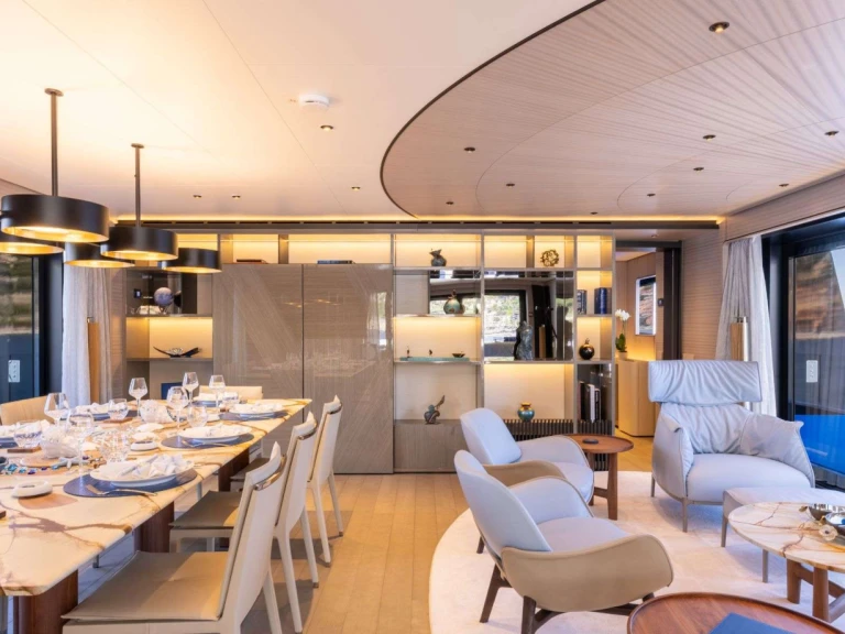 Yacht charter Naples cheap SUI GENERIS