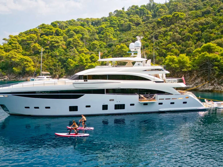Bareboat Rental Luxury Yacht Princess, UK with a boat licence