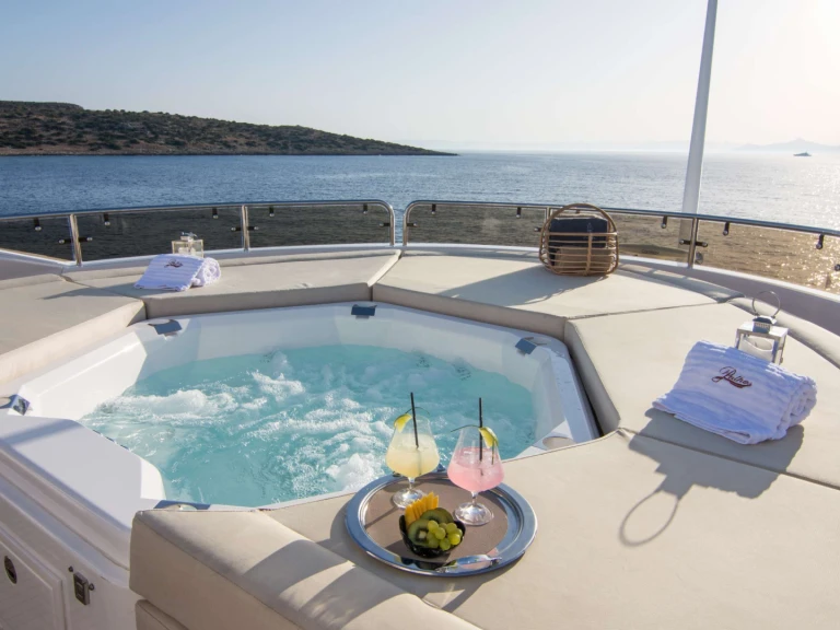 Luxury Yacht for rent Athens at the best price