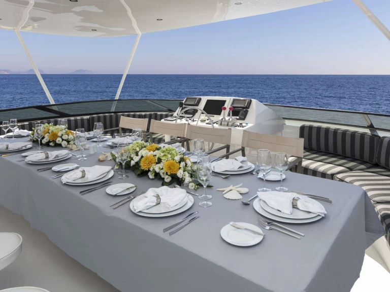 Bareboat Rental Luxury Yacht Westport with a boat licence