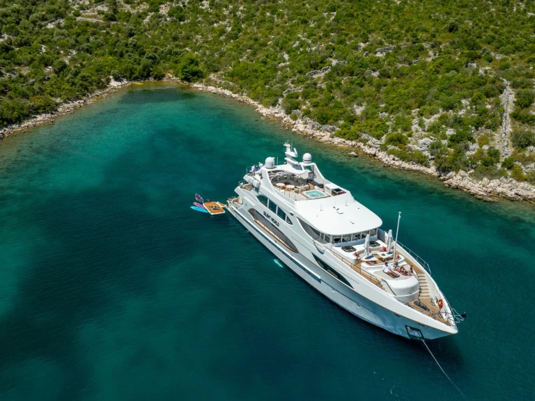 Rent a IAG SILENT WORLD Trogir