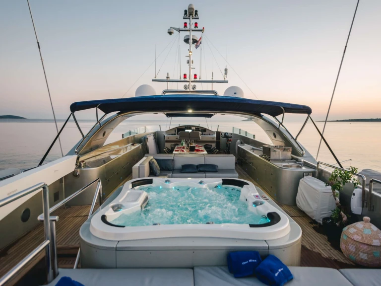 Bareboat Rental Luxury Yacht Oceanline with a boat licence