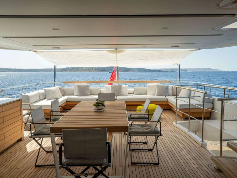 Bareboat Rental Luxury Yacht San Lorenzo with a boat licence