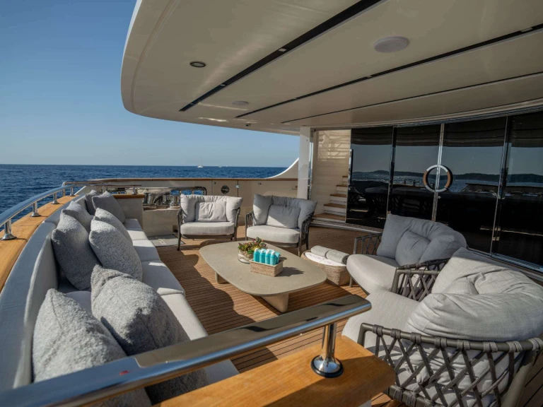 Luxury Yacht for rent Australia at the best price