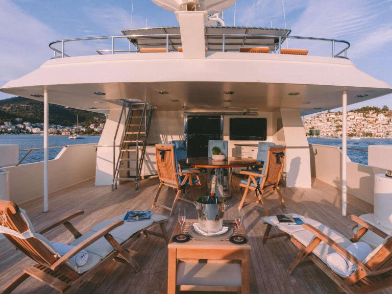 Luxury Yacht rental with or without captain Heesen Piraeus