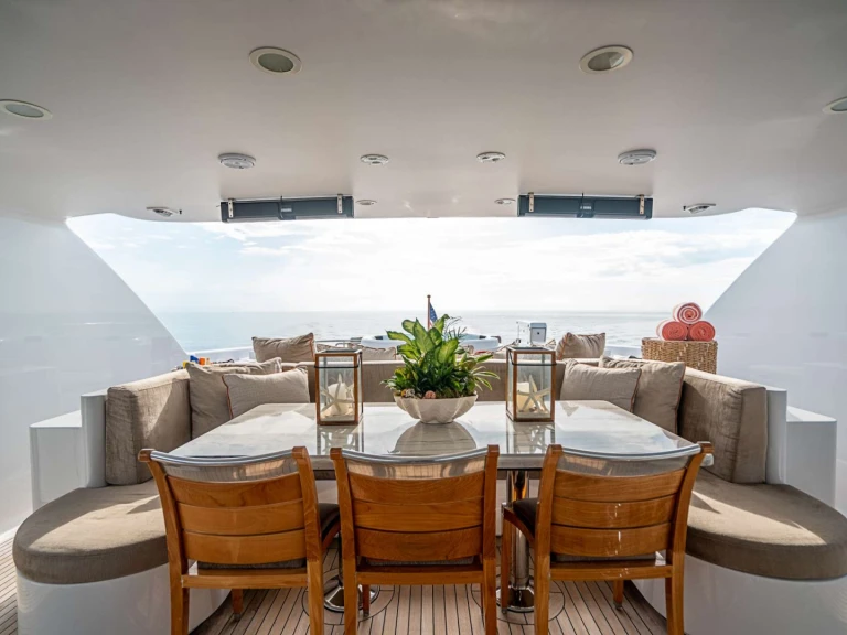 Luxury Yacht rental in Bahamas - Broward CAMILLE 