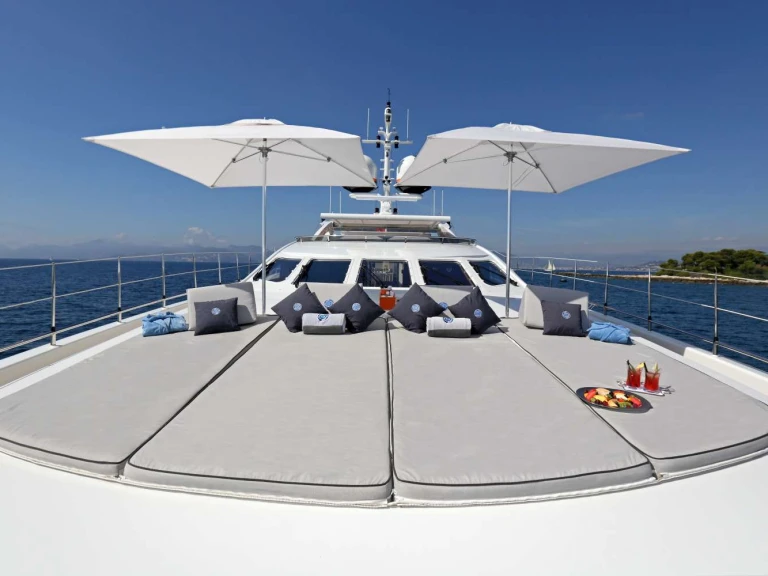 Rent a Heesen AURELIA French Riviera