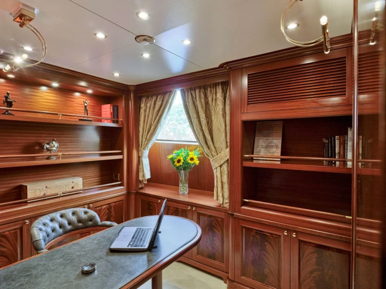 Bareboat Rental Luxury Yacht Benetti with a boat licence