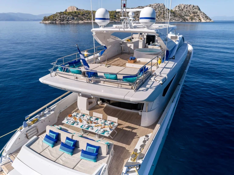 Bareboat Rental Luxury Yacht Couach with a boat licence