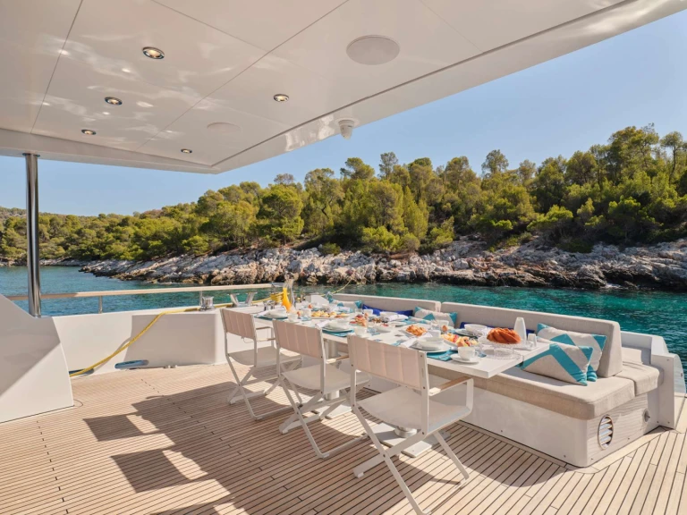 Luxury Yacht for rent Athens at the best price