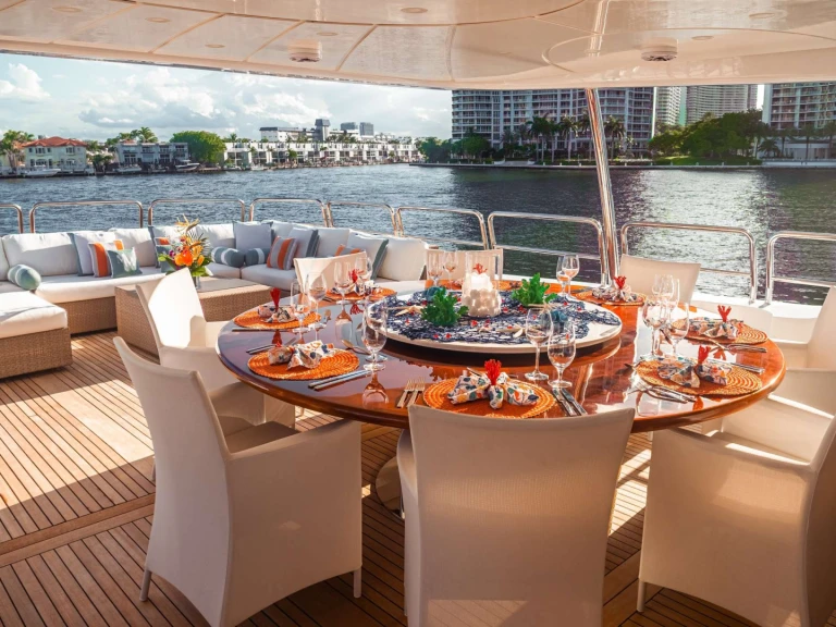Bareboat Rental Luxury Yacht Benetti with a boat licence