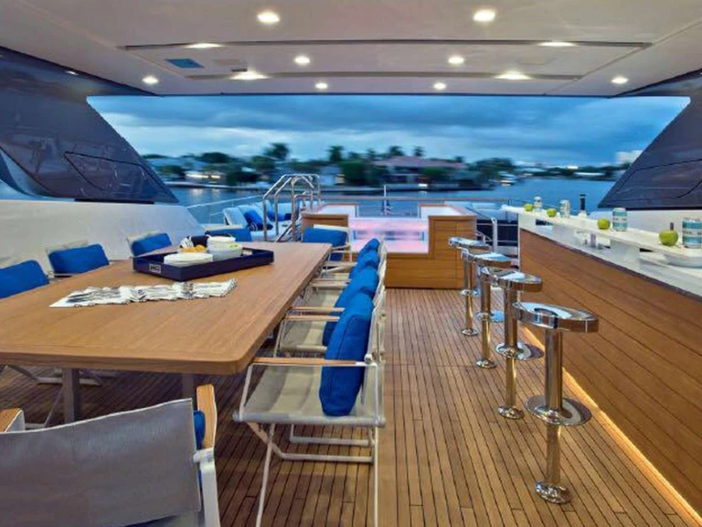 Bareboat Rental Luxury Yacht San Lorenzo with a boat licence