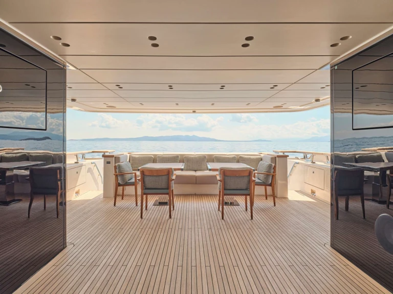 Bareboat Rental Luxury Yacht San Lorenzo with a boat licence