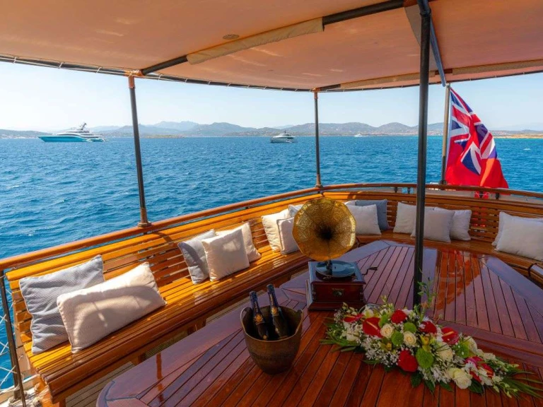 Luxury Yacht for rent Cannes at the best price