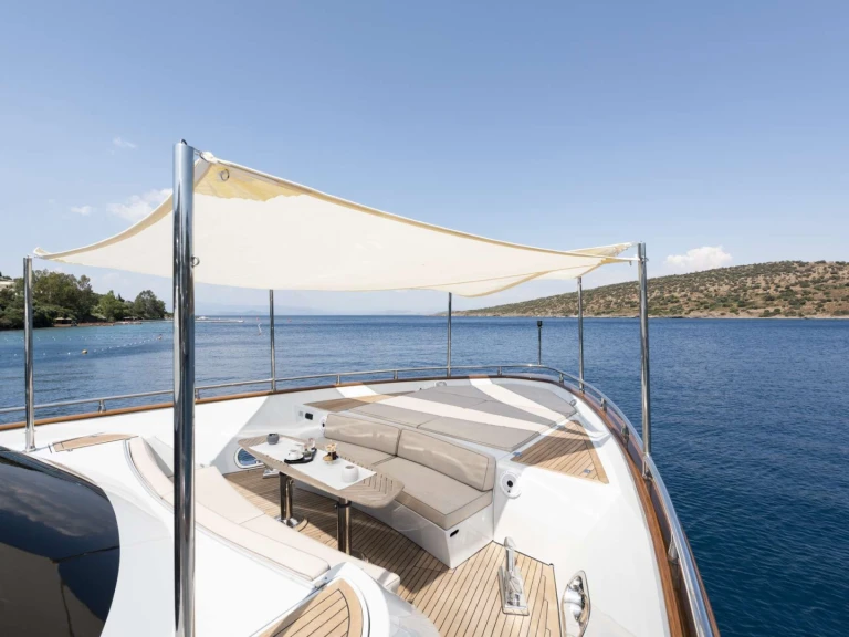 Bareboat Rental Luxury Yacht Custom with a boat licence