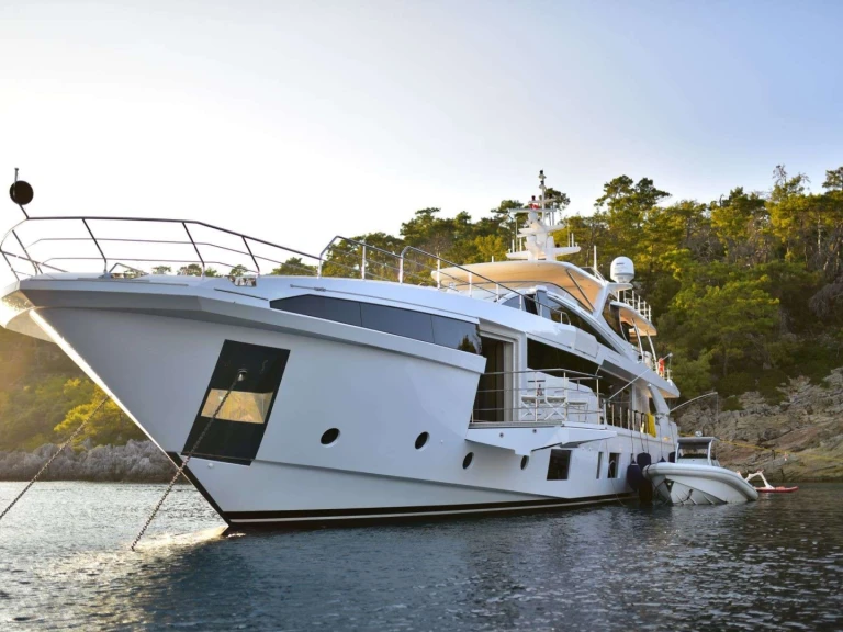 Azimut LOVE T in Greece on SamBoat