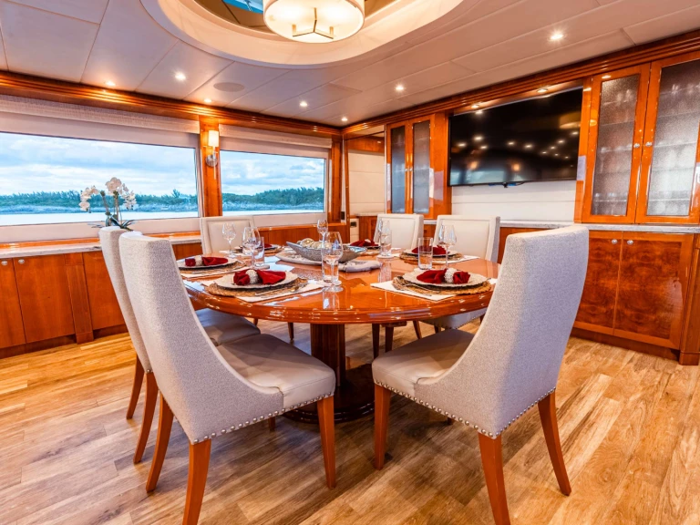 Luxury Yacht rental in Nassau - Hargrave BRANDI-WINE