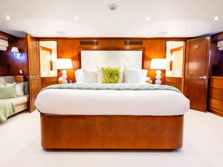 Luxury Yacht rental in Nassau - Hatteras ESCAPE