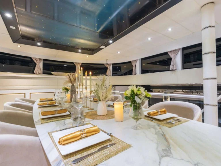 Yacht charter Aventura cheap PRIVILEGE