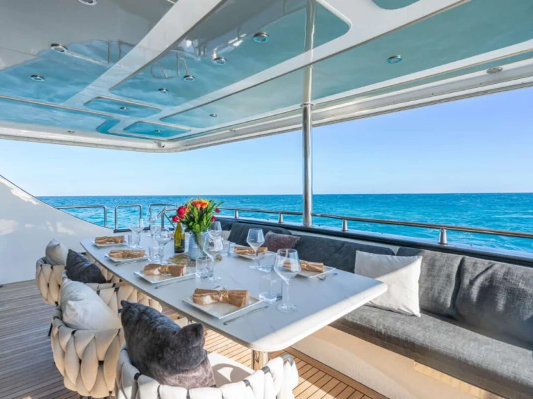 Boat rental Custom PRIVILEGE in Aventura on Samboat