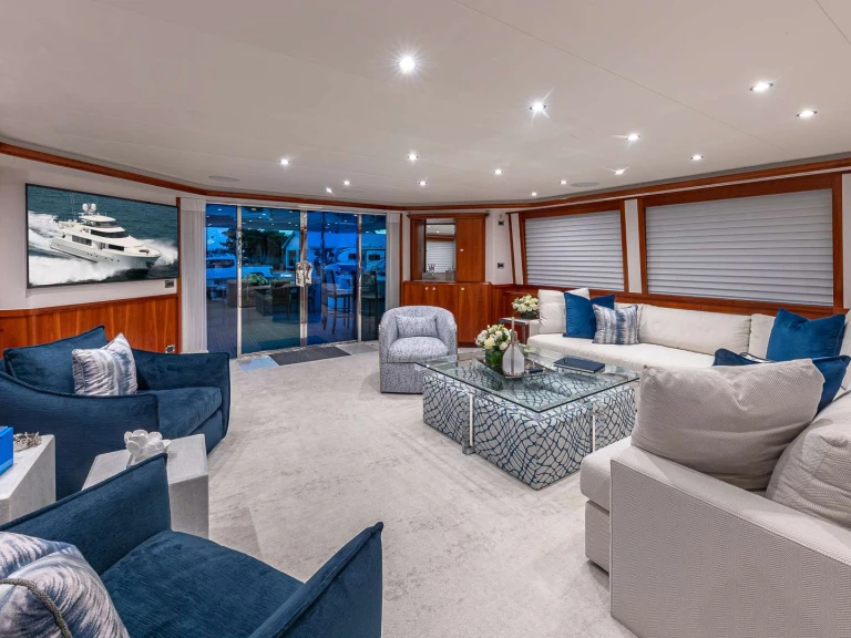 Luxury Yacht rental with or without captain Westport Nassau
