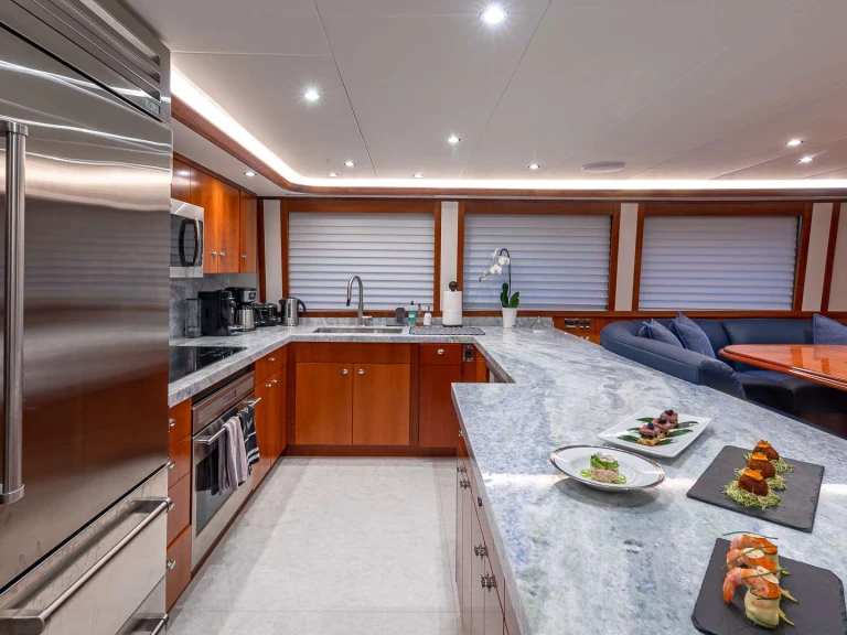 Luxury Yacht for rent Nassau at the best price