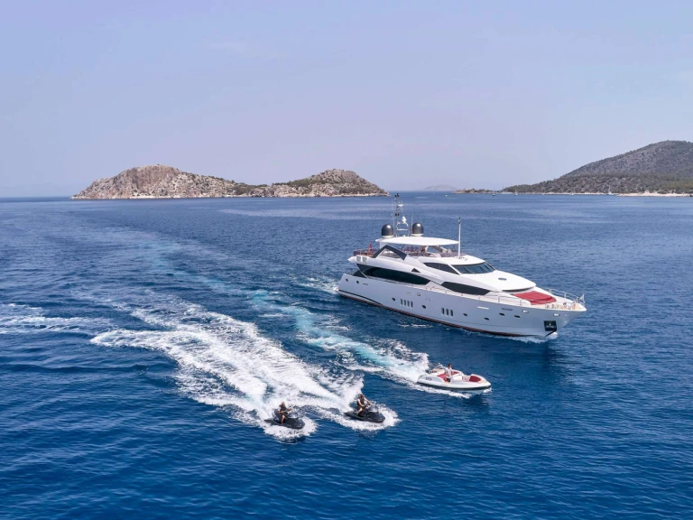 Bareboat Rental Luxury Yacht Sunseeker with a boat licence