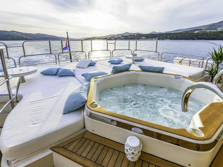 Luxury Yacht for rent Trogir at the best price