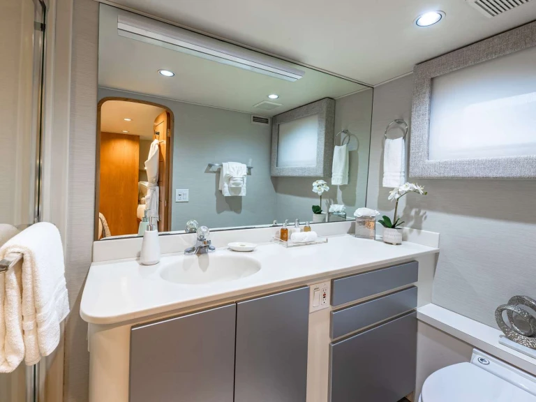 Luxury Yacht rental in Nassau - Broward MARGATE