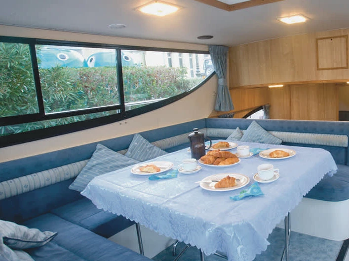 Motorboat for rent Trèbes at the best price